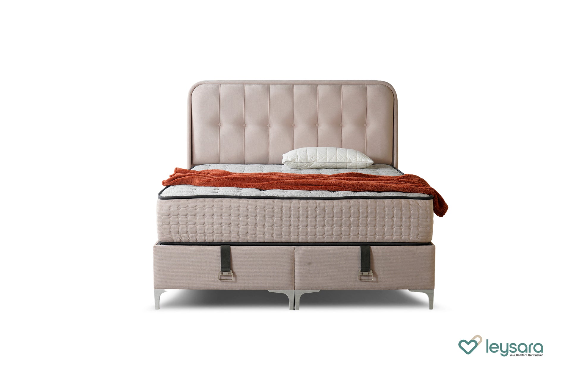 Bella – Luxe beige bed met klassiek hoofdbord
