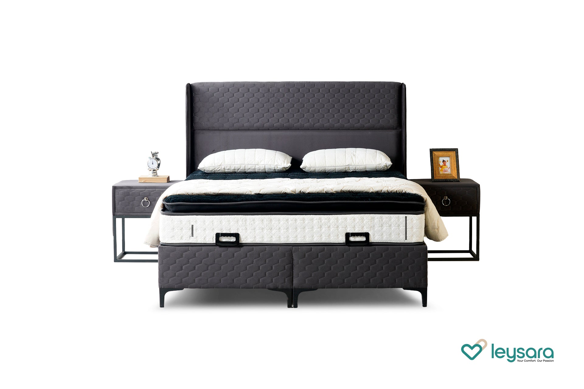 Nero – Modern velvet bed met elegant design